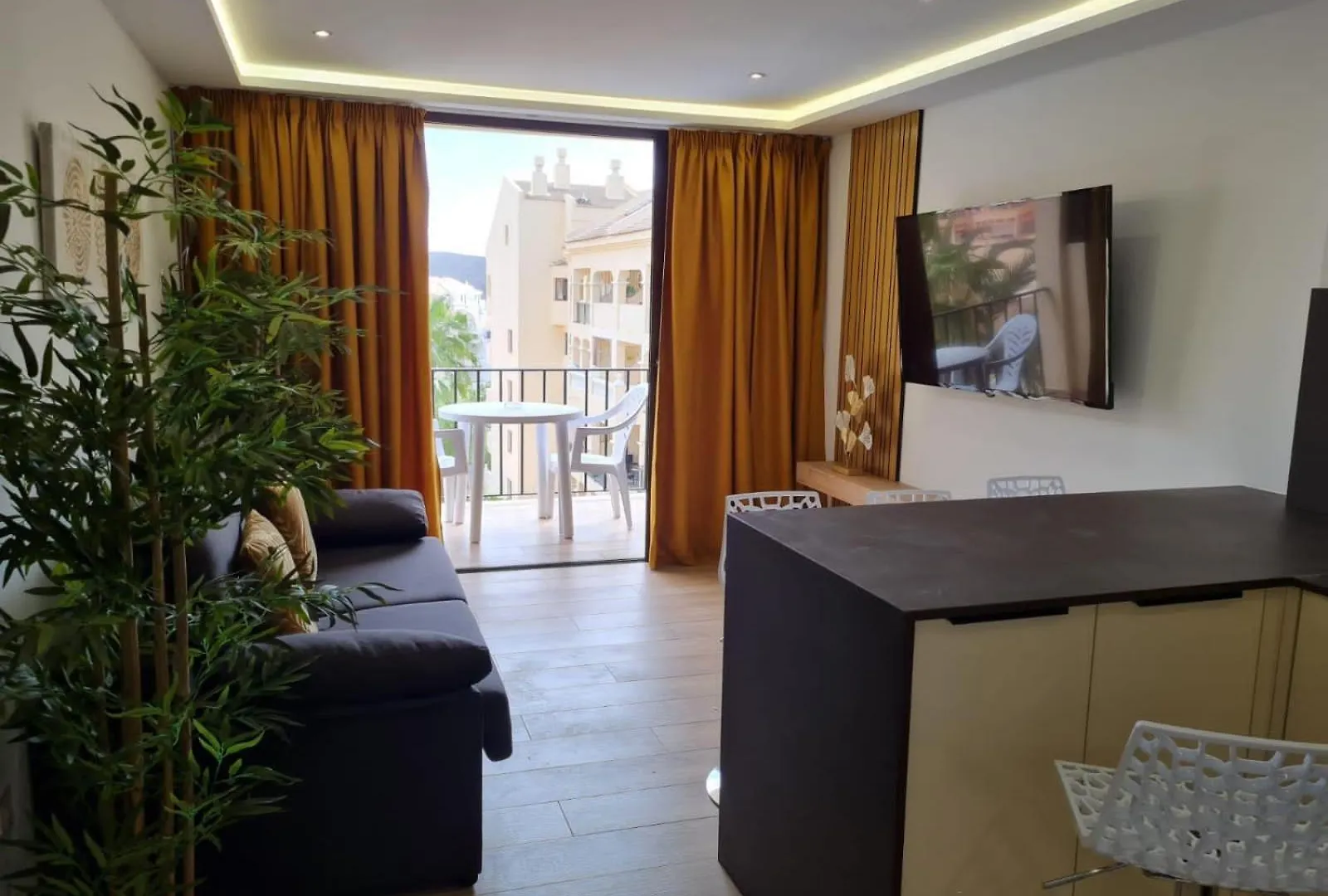 Deluxe Apart Castle Harbour Los Cristianos  España